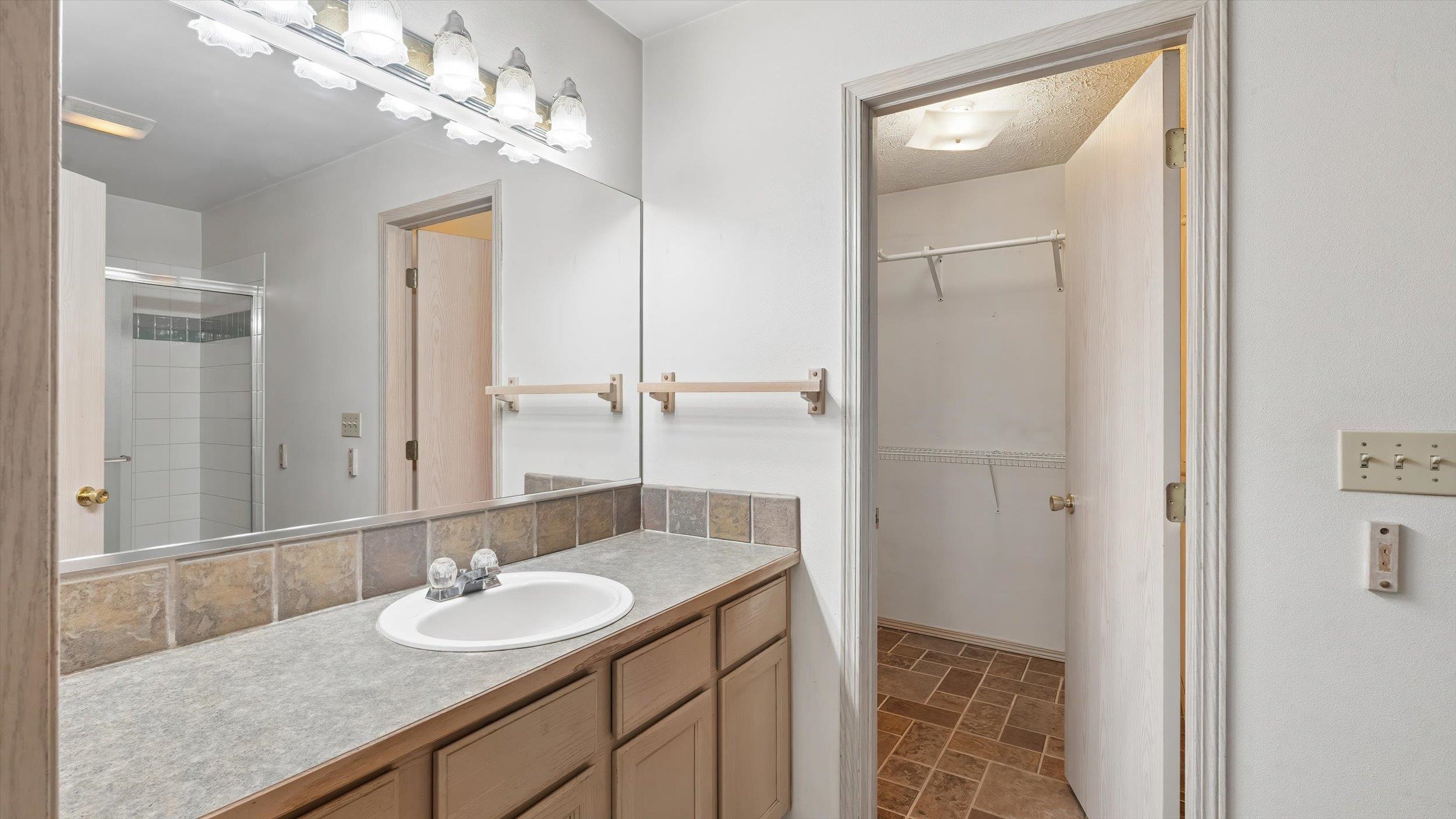 1402 E Houghton Ct - Photo 18