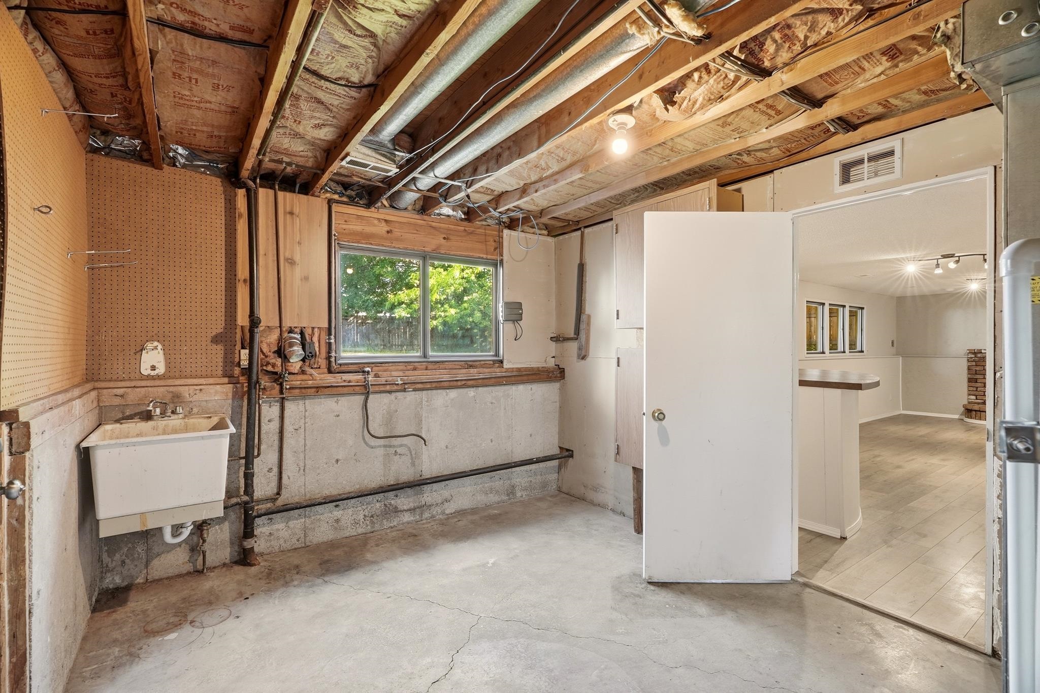 2205 E 49th Ave - Photo 37