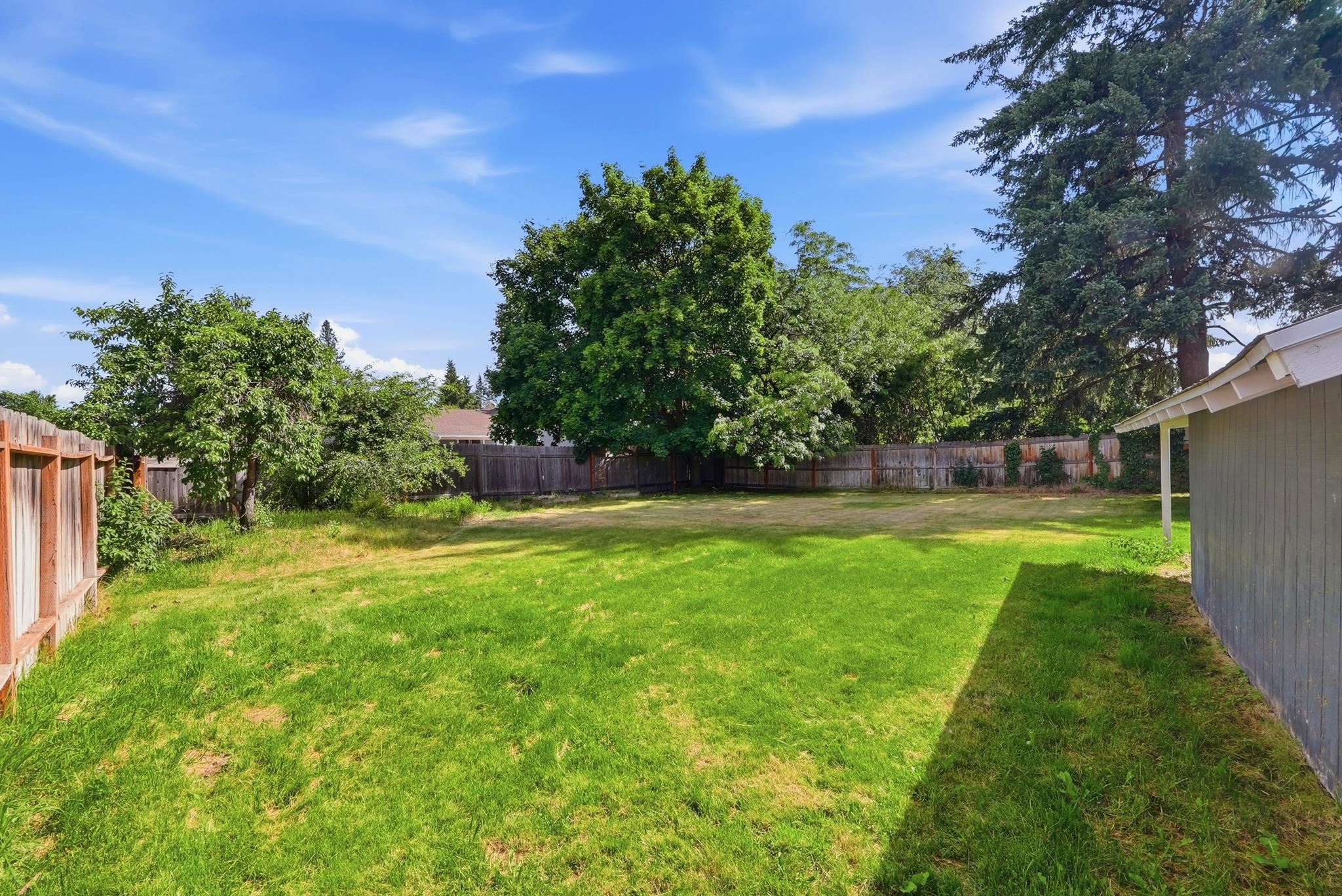 2205 E 49th Ave - Photo 32