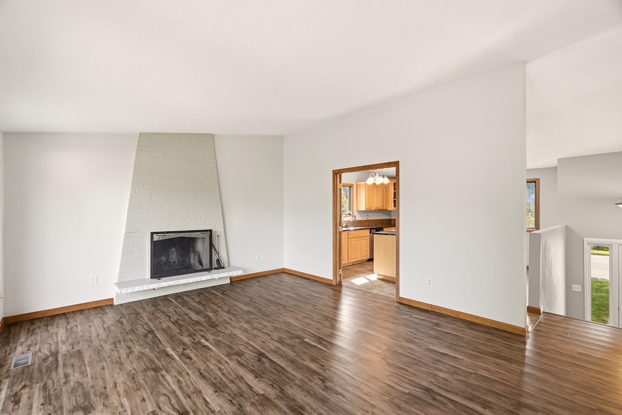 2205 E 49th Ave - Photo 4
