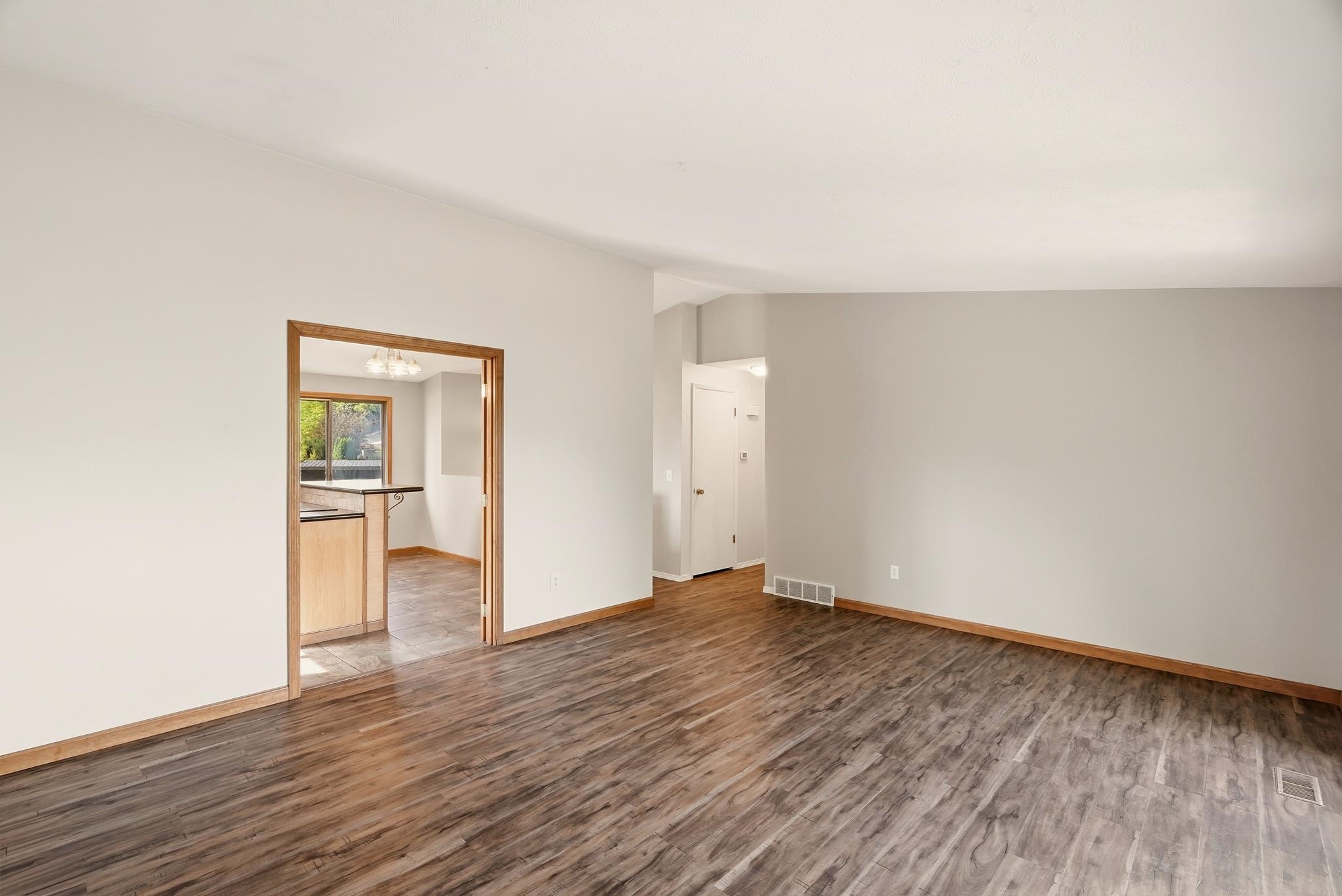 2205 E 49th Ave - Photo 7