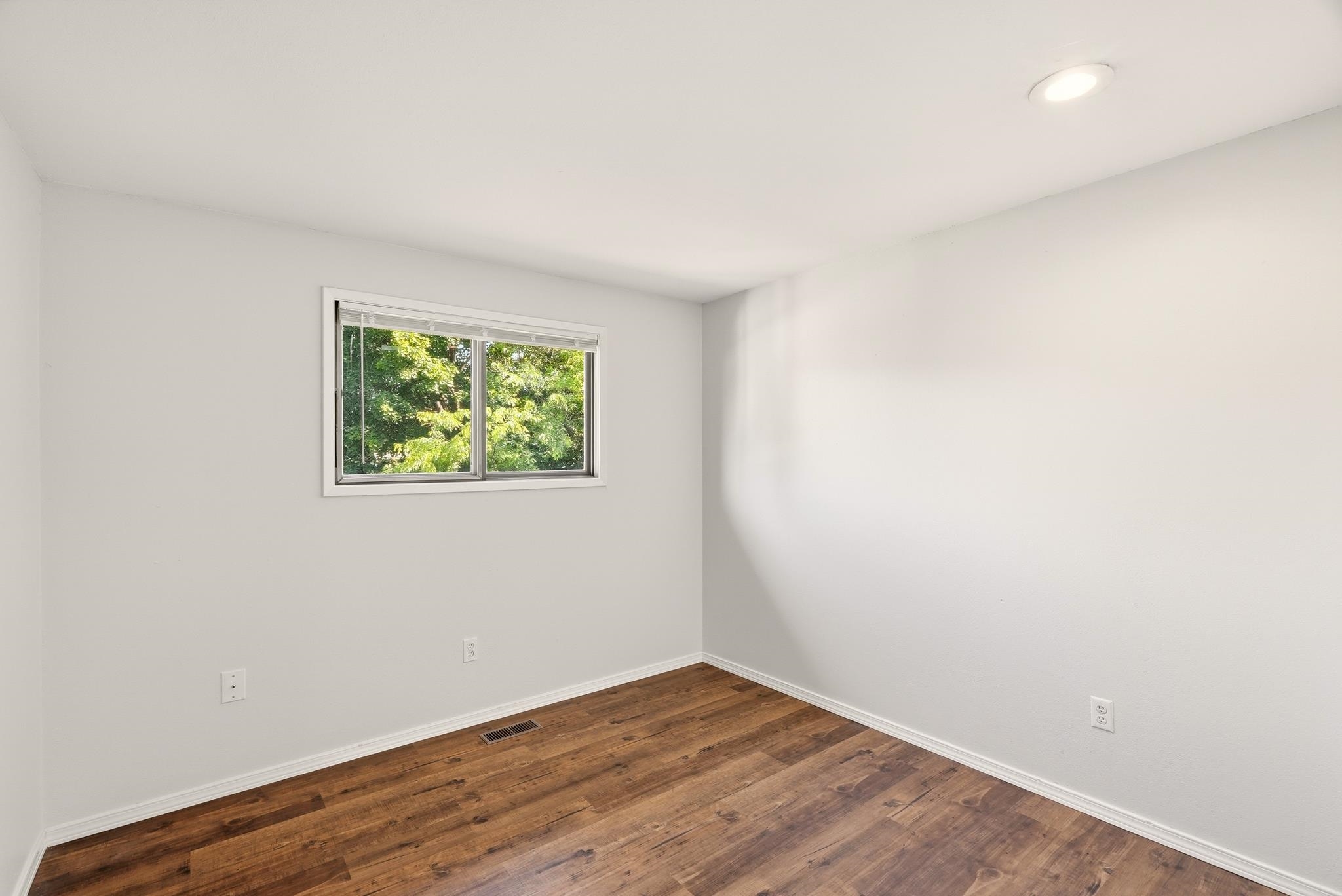 2205 E 49th Ave - Photo 18