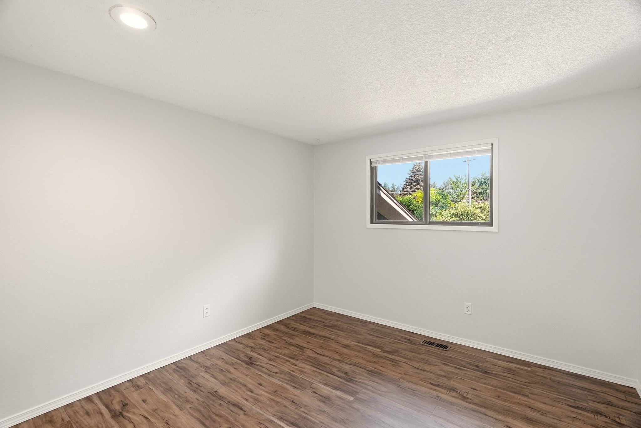 2205 E 49th Ave - Photo 17