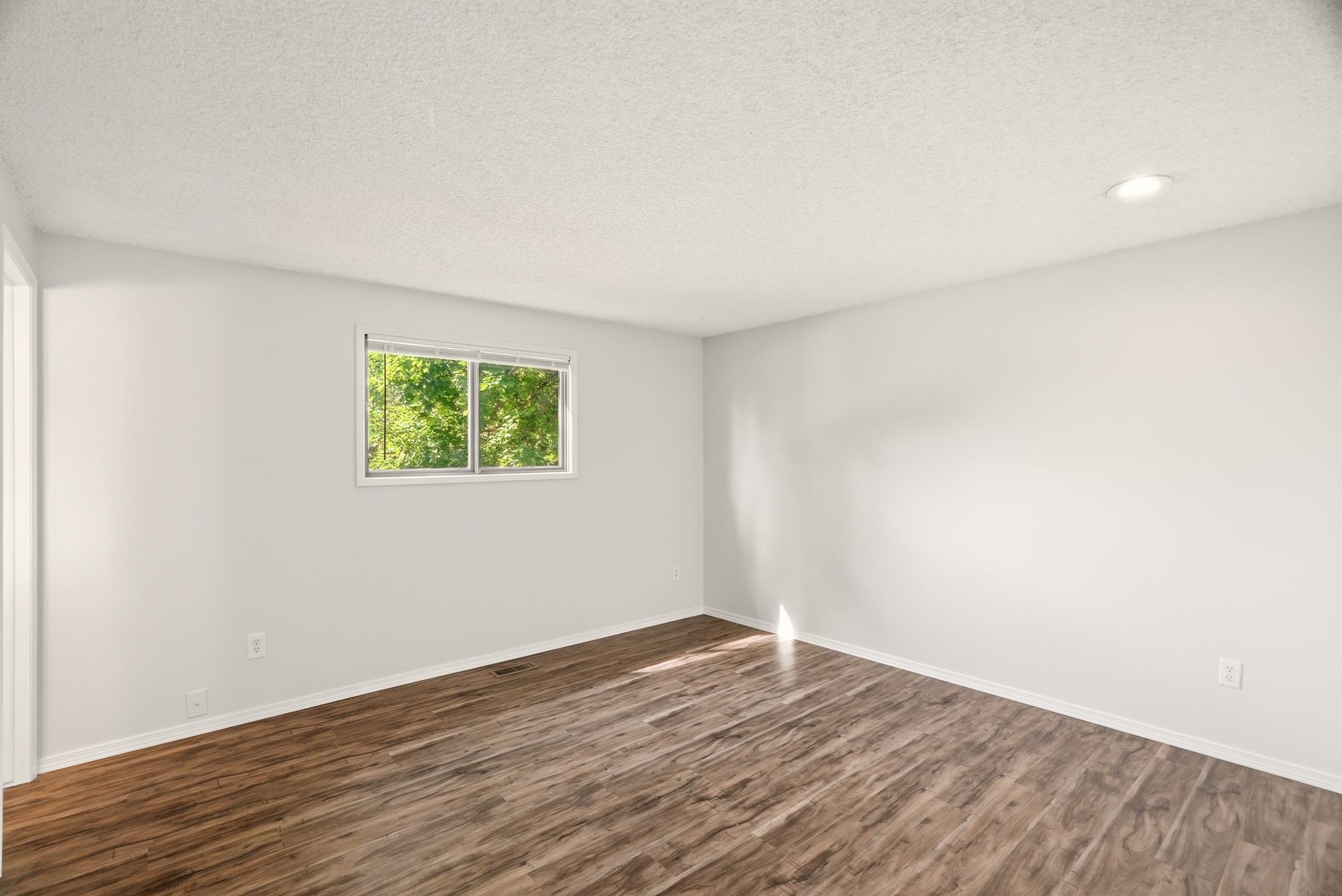 2205 E 49th Ave - Photo 14