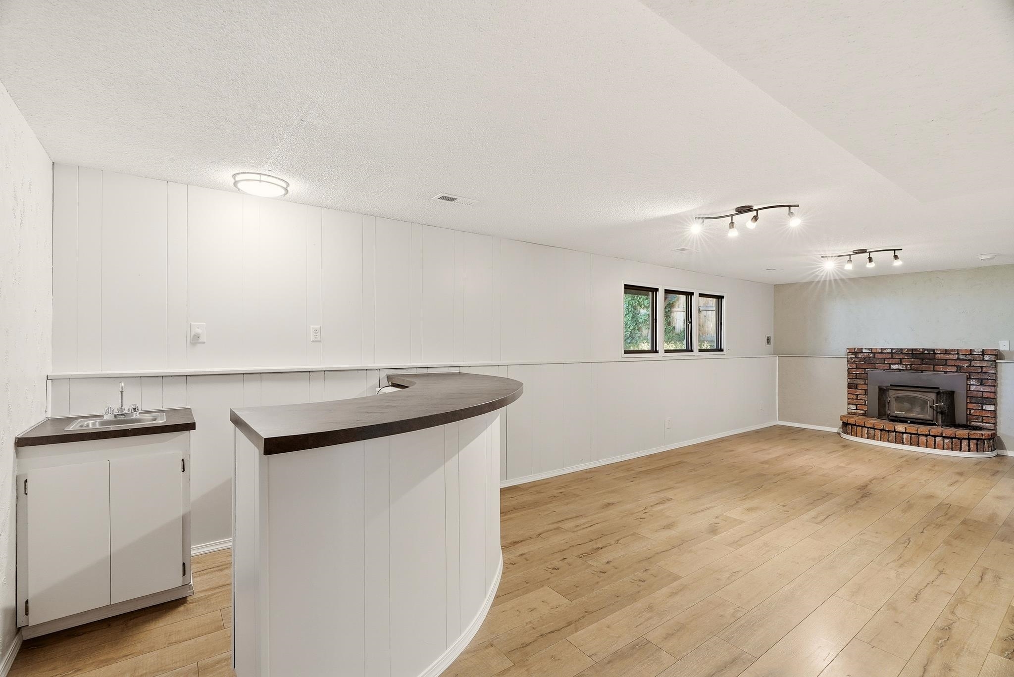 2205 E 49th Ave - Photo 19