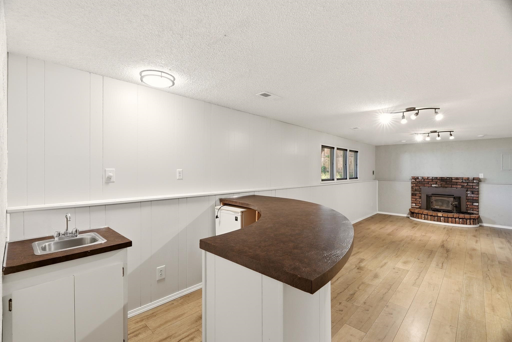 2205 E 49th Ave - Photo 20