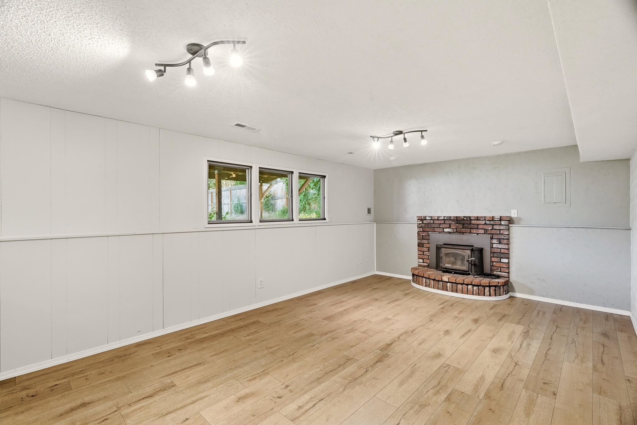 2205 E 49th Ave - Photo 21