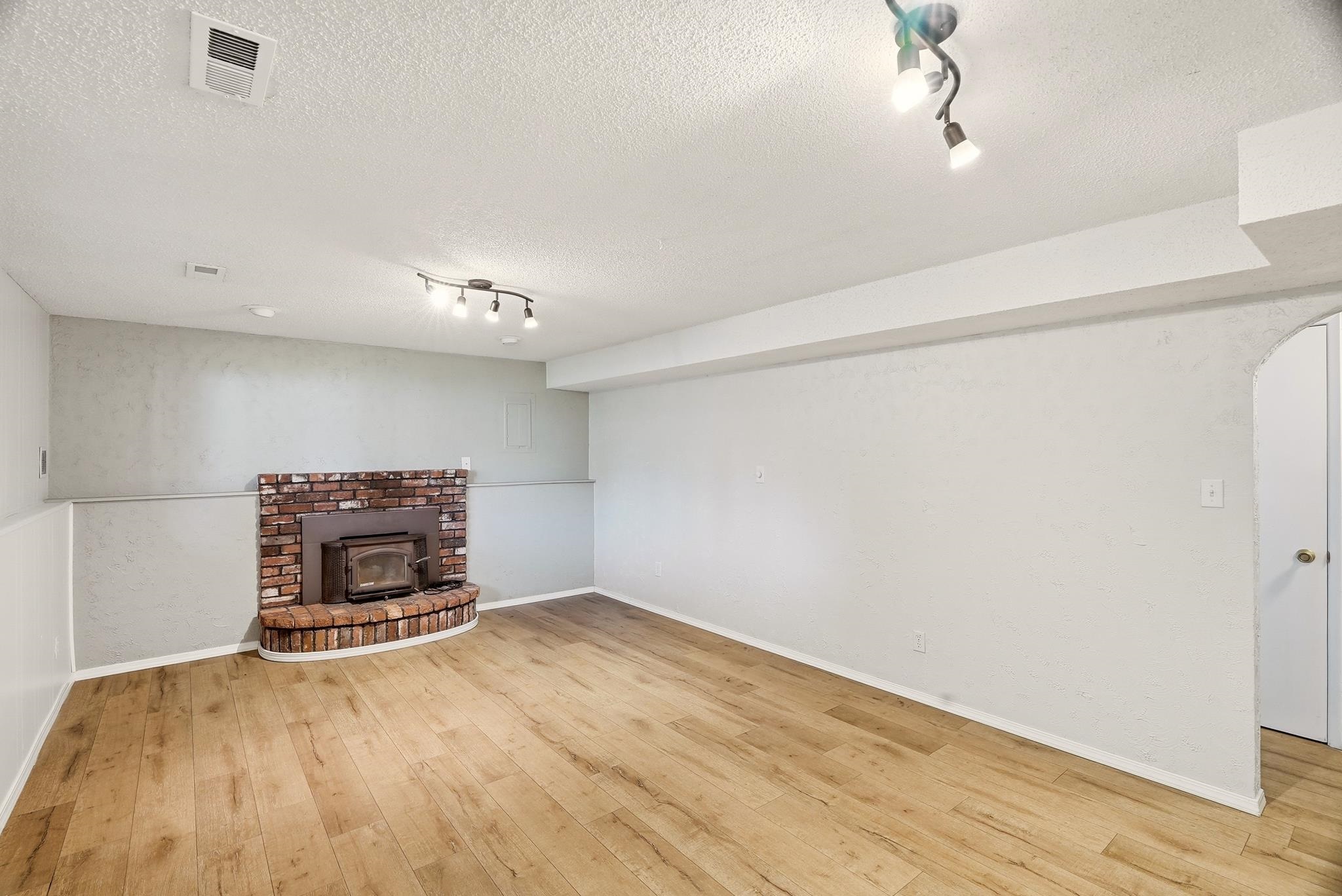 2205 E 49th Ave - Photo 22