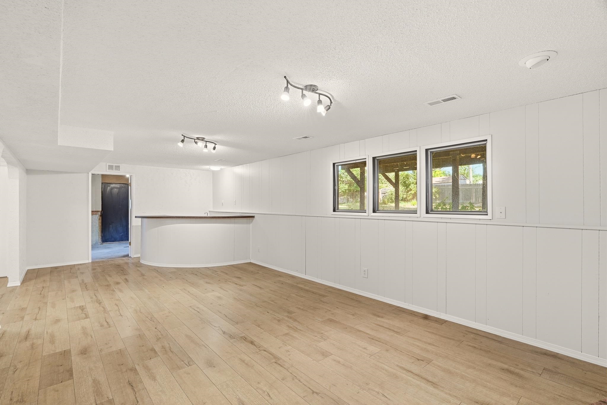 2205 E 49th Ave - Photo 23