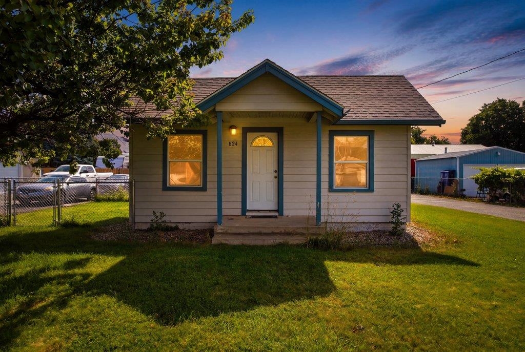 824 N MAMER AVE Ave - Photo 2