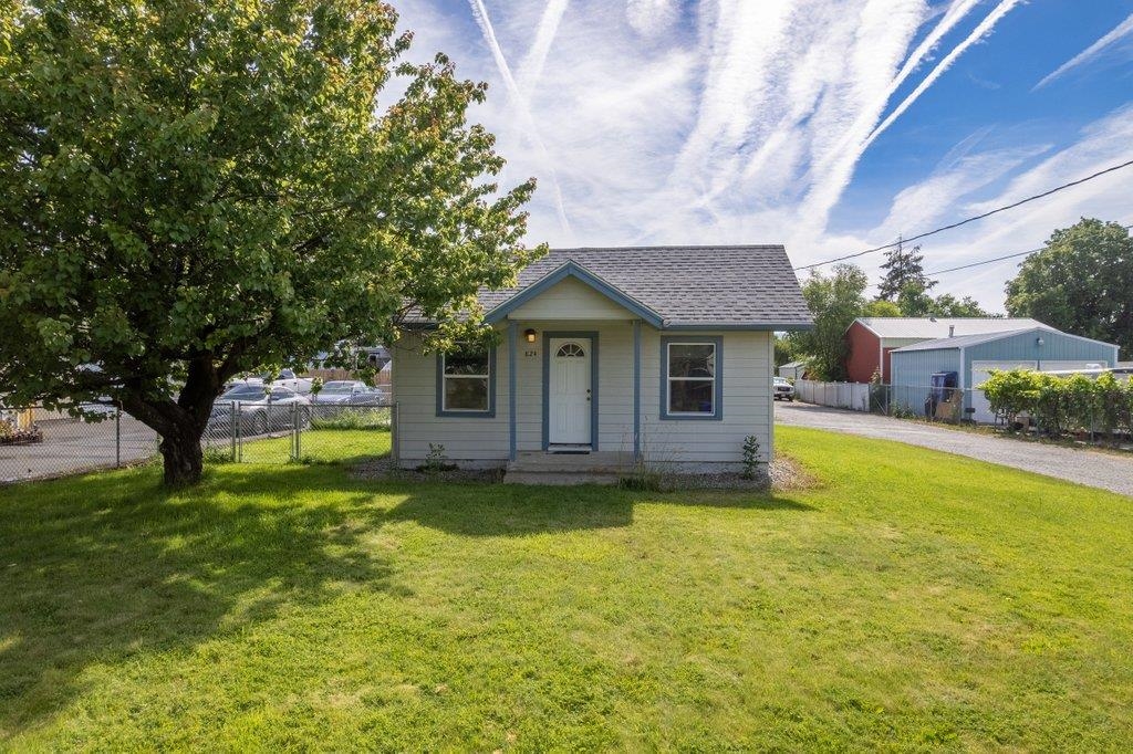 824 N MAMER AVE Ave - Photo 3