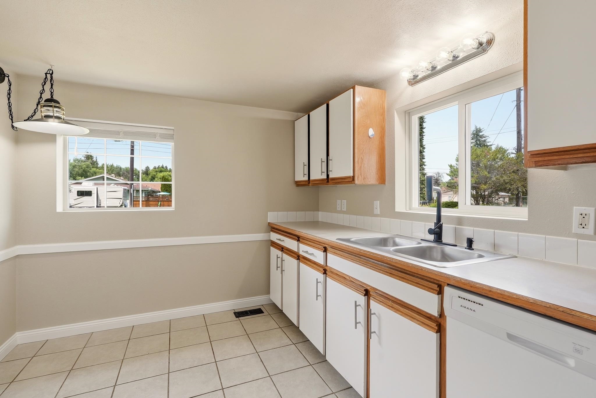 525 W Holland Ave - Photo 6