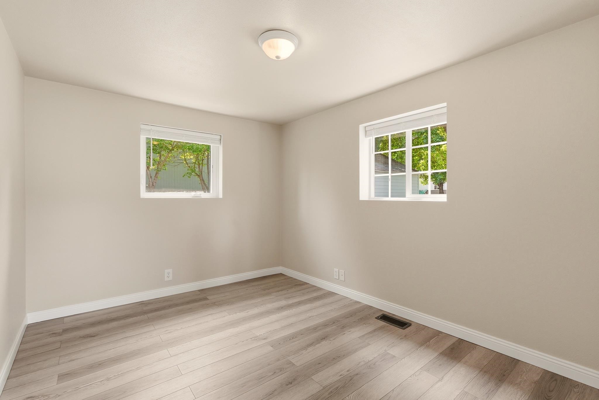 525 W Holland Ave - Photo 15