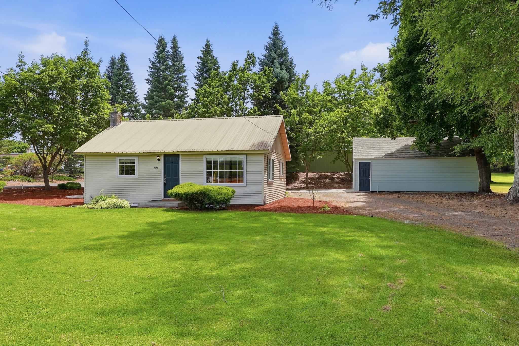 525 W Holland Ave - Photo 1