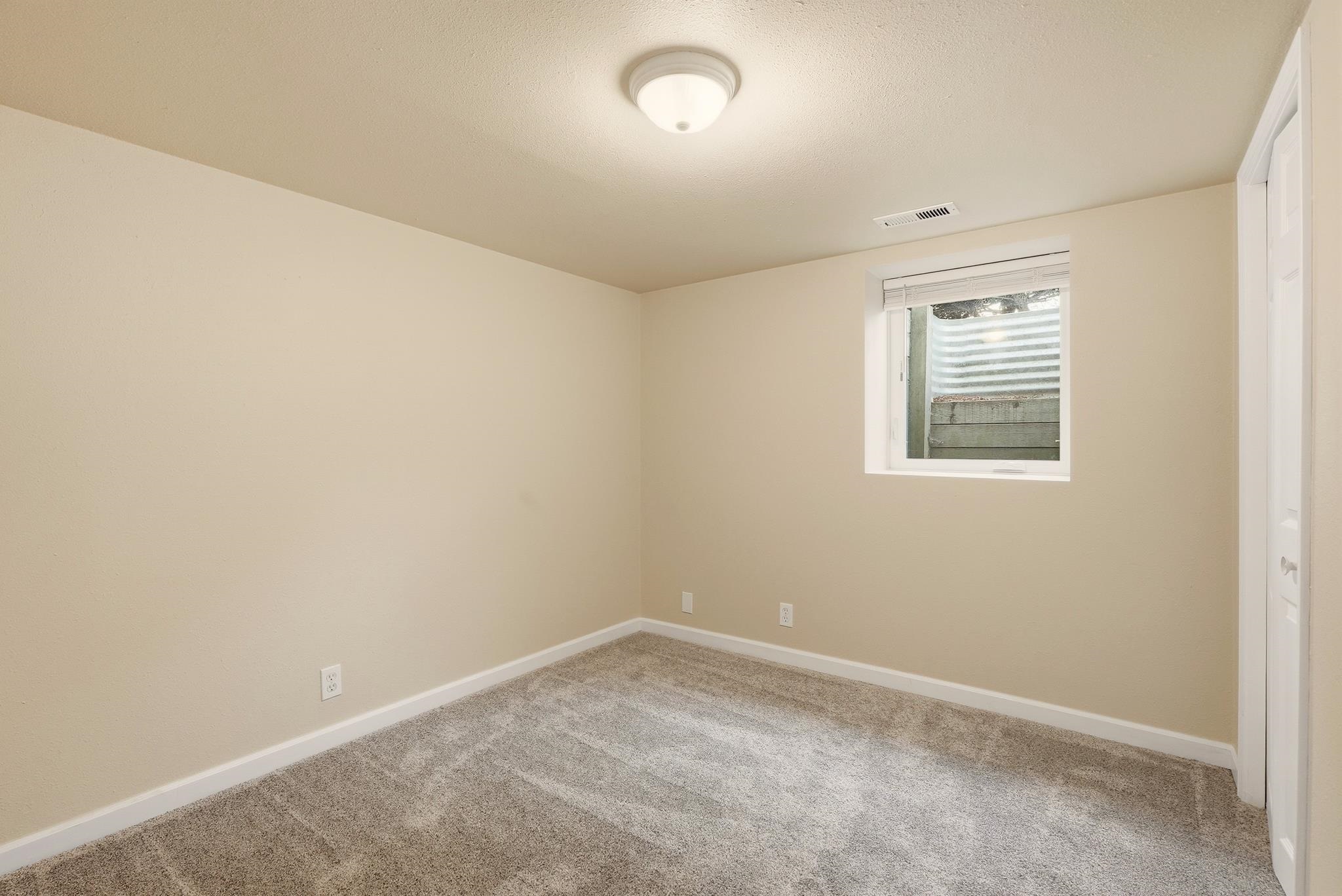 525 W Holland Ave - Photo 20