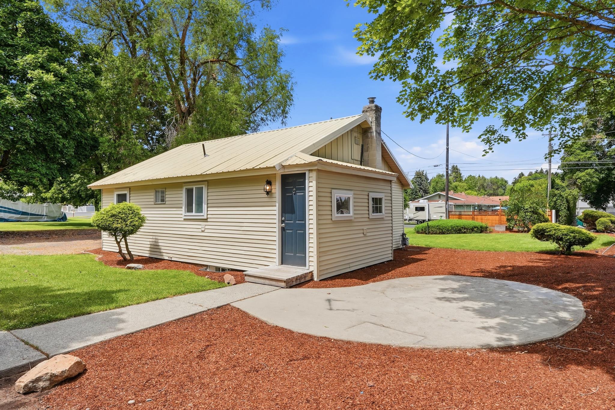 525 W Holland Ave - Photo 25
