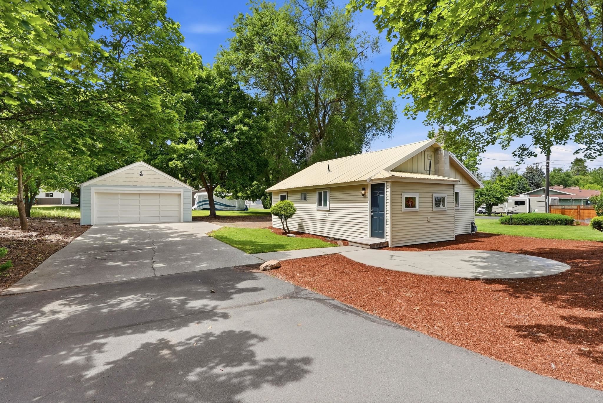 525 W Holland Ave - Photo 3