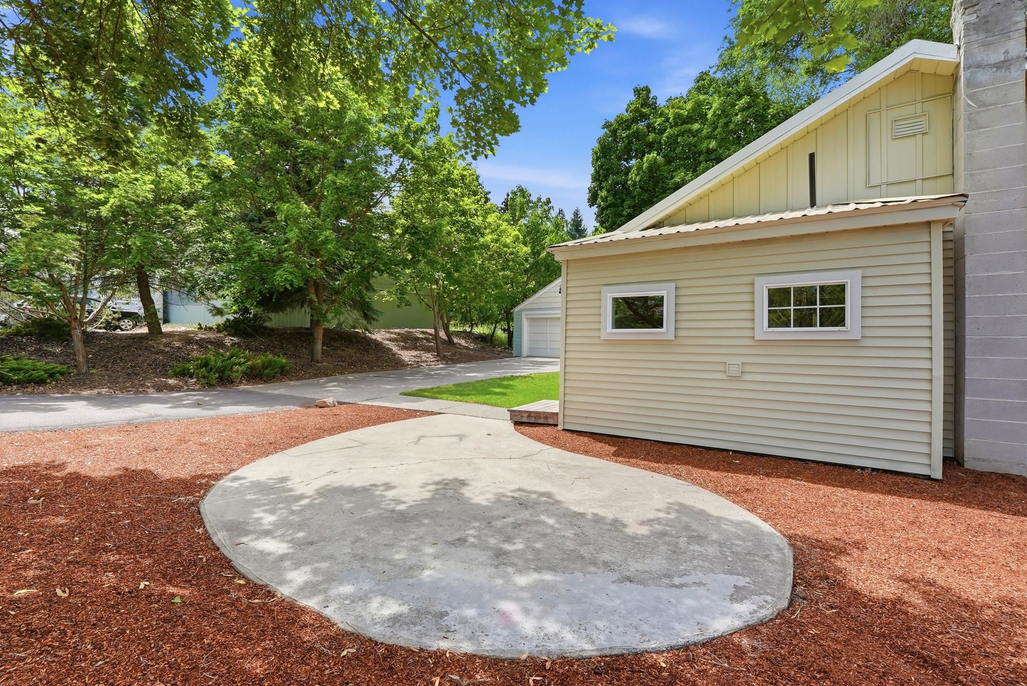 525 W Holland Ave - Photo 31