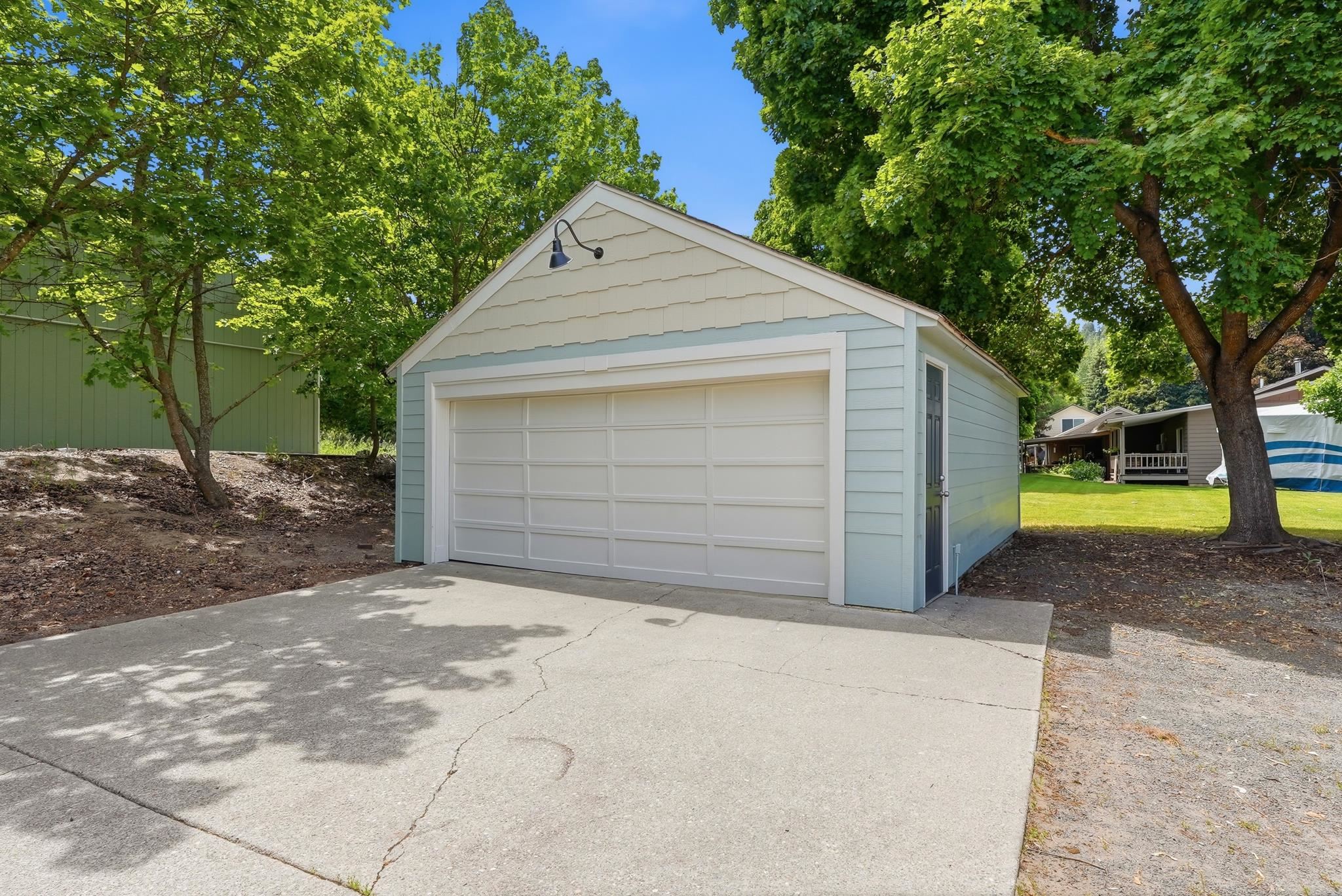 525 W Holland Ave - Photo 32