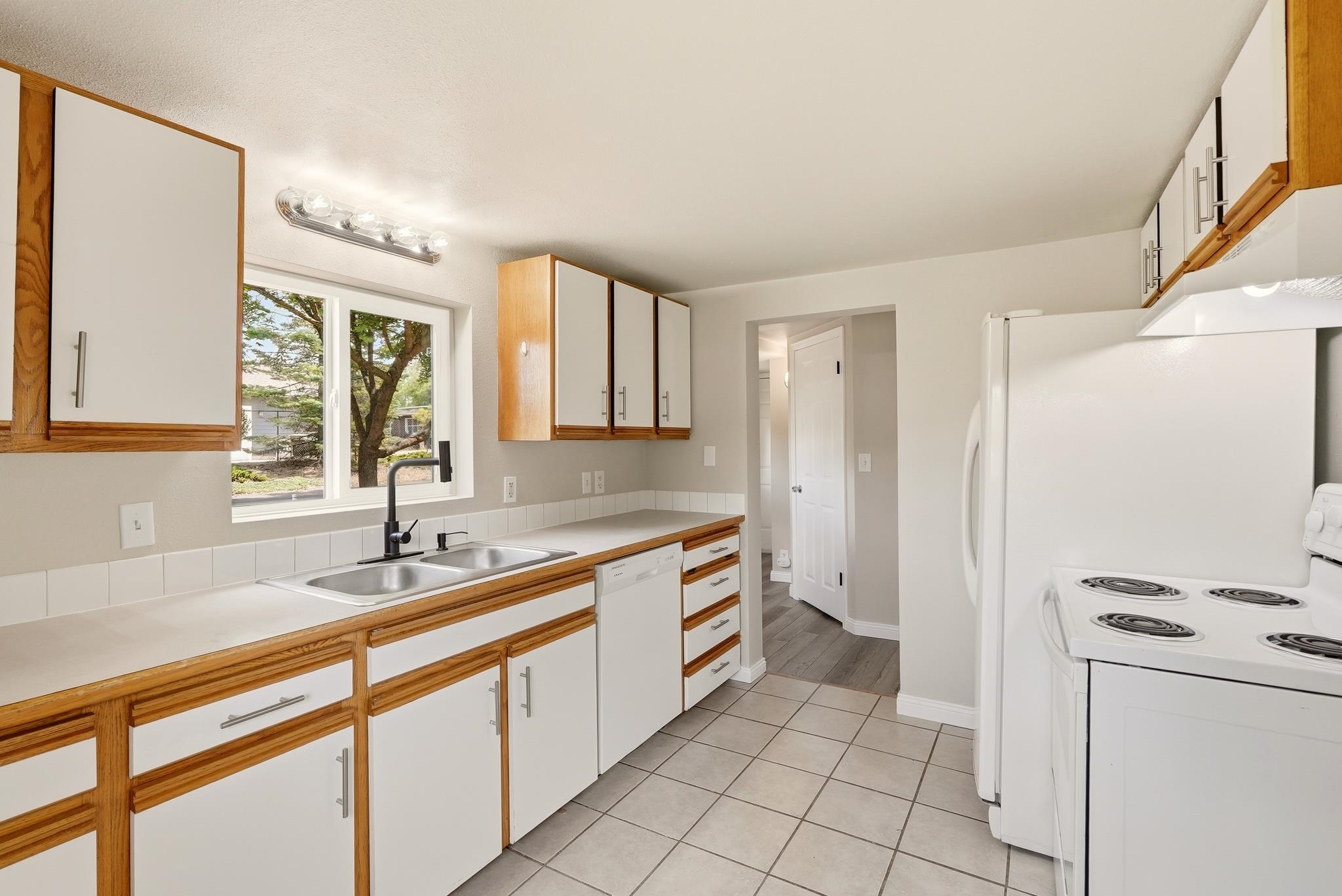 525 W Holland Ave - Photo 5