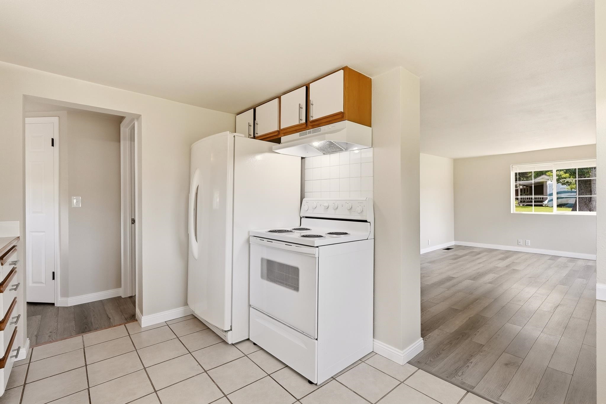 525 W Holland Ave - Photo 9