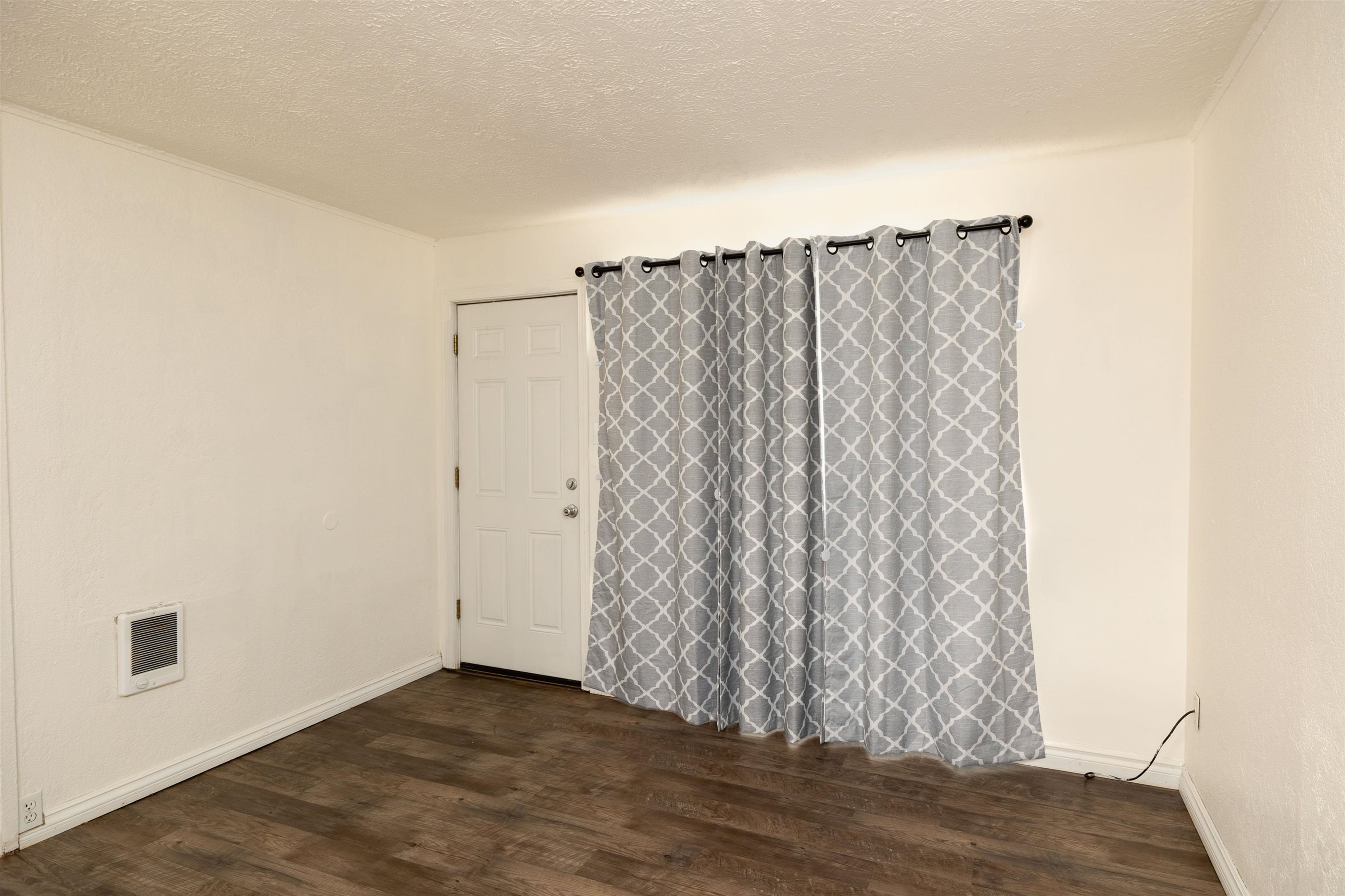 8908-8912 E Main Ave - Photo 3