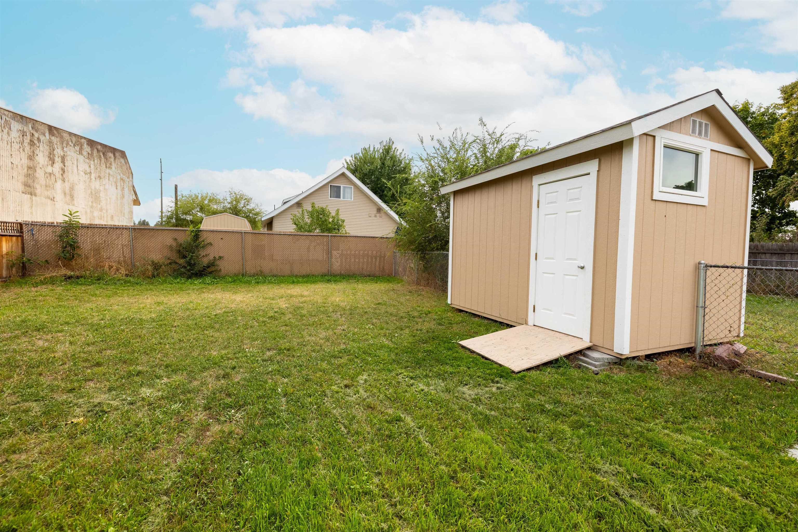8908-8912 E Main Ave - Photo 23