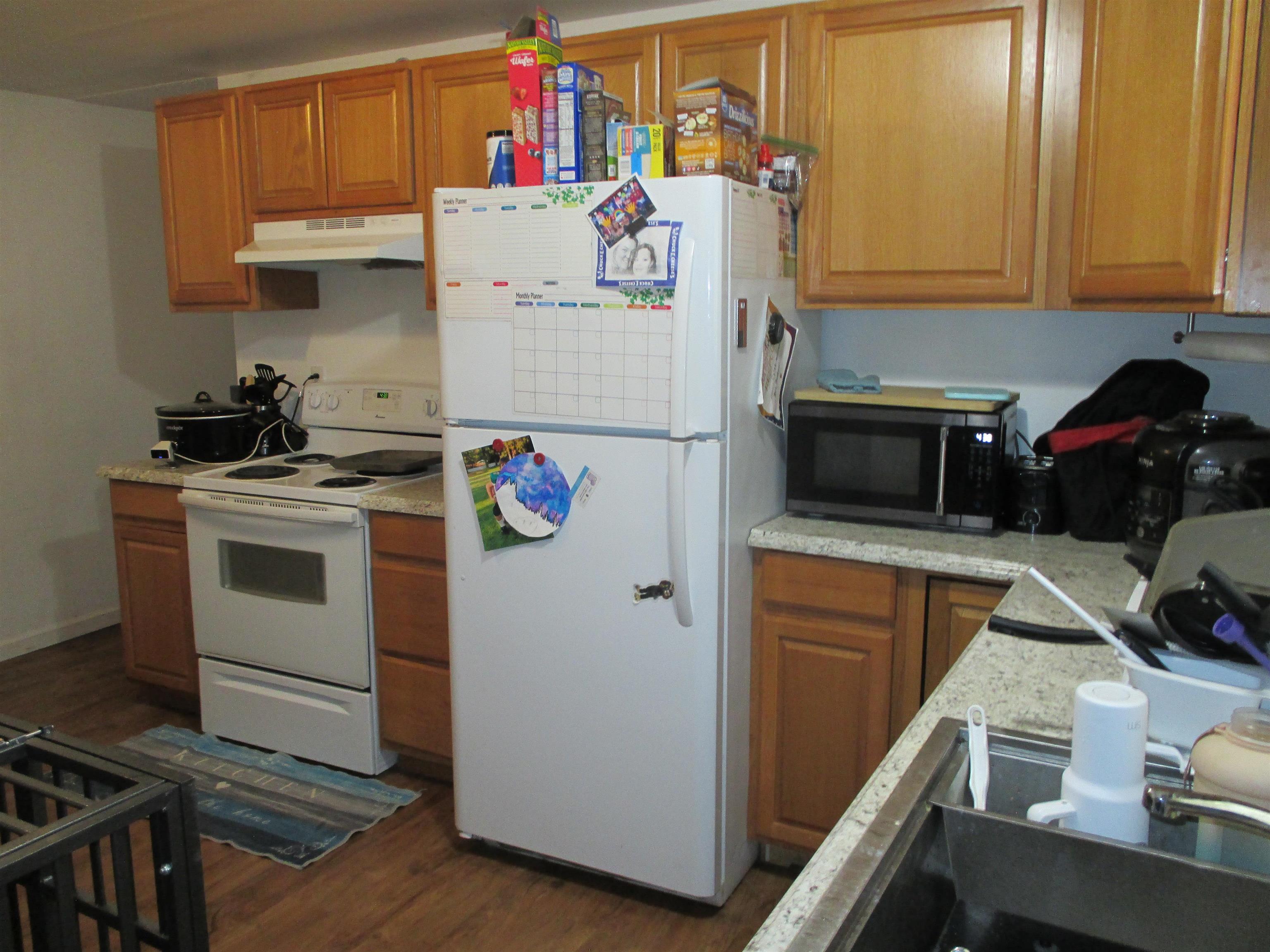 557 E Broad Ave - Photo 12