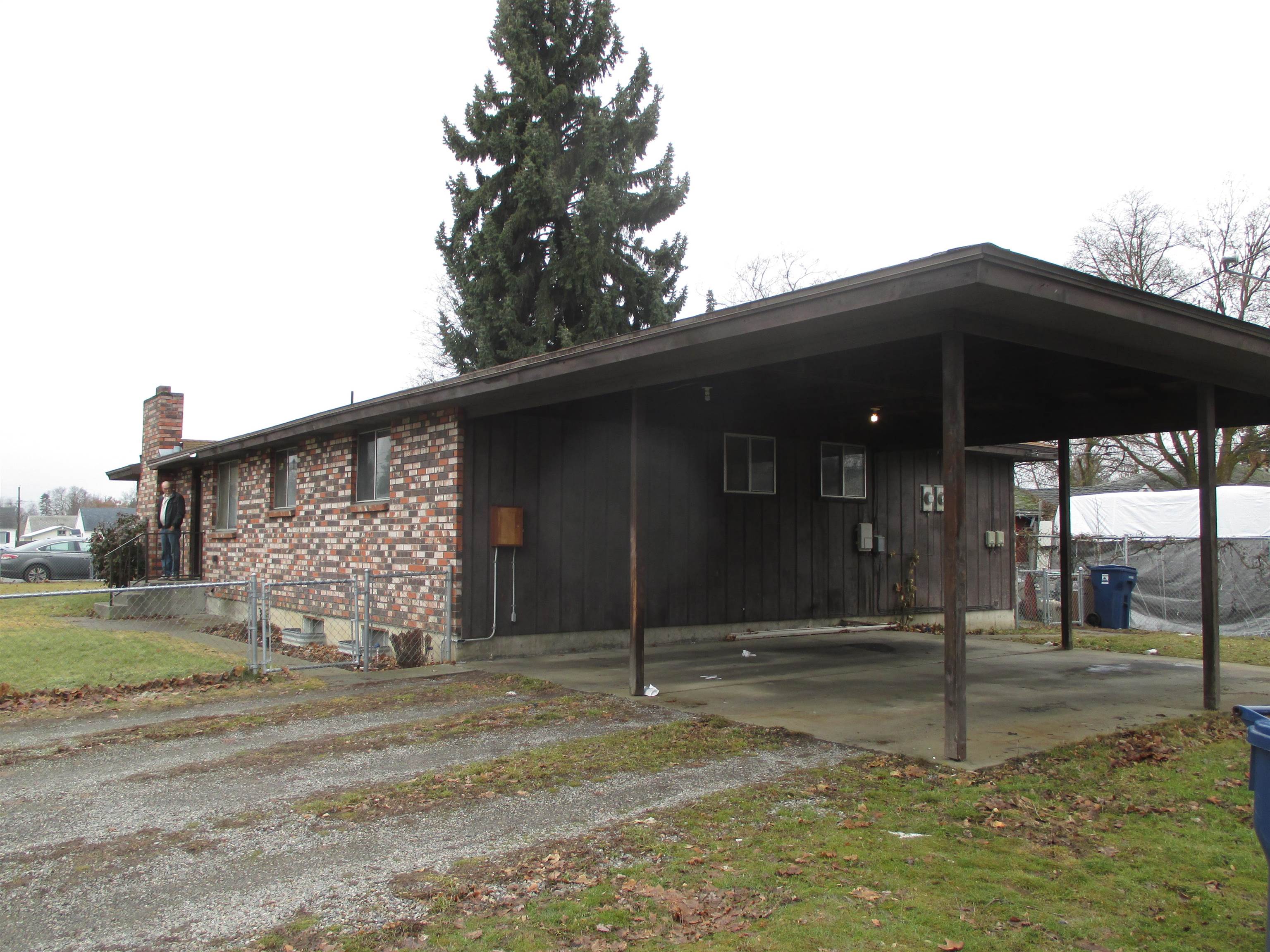 557 E Broad Ave - Photo 4