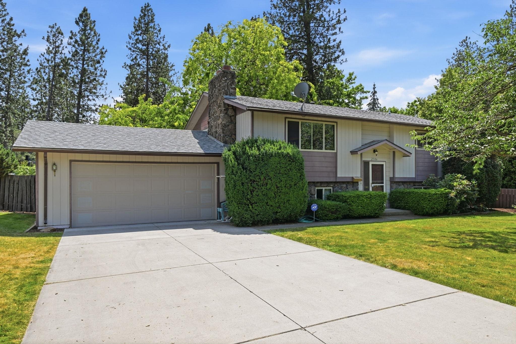 2306 E 37th Ave - Photo 1