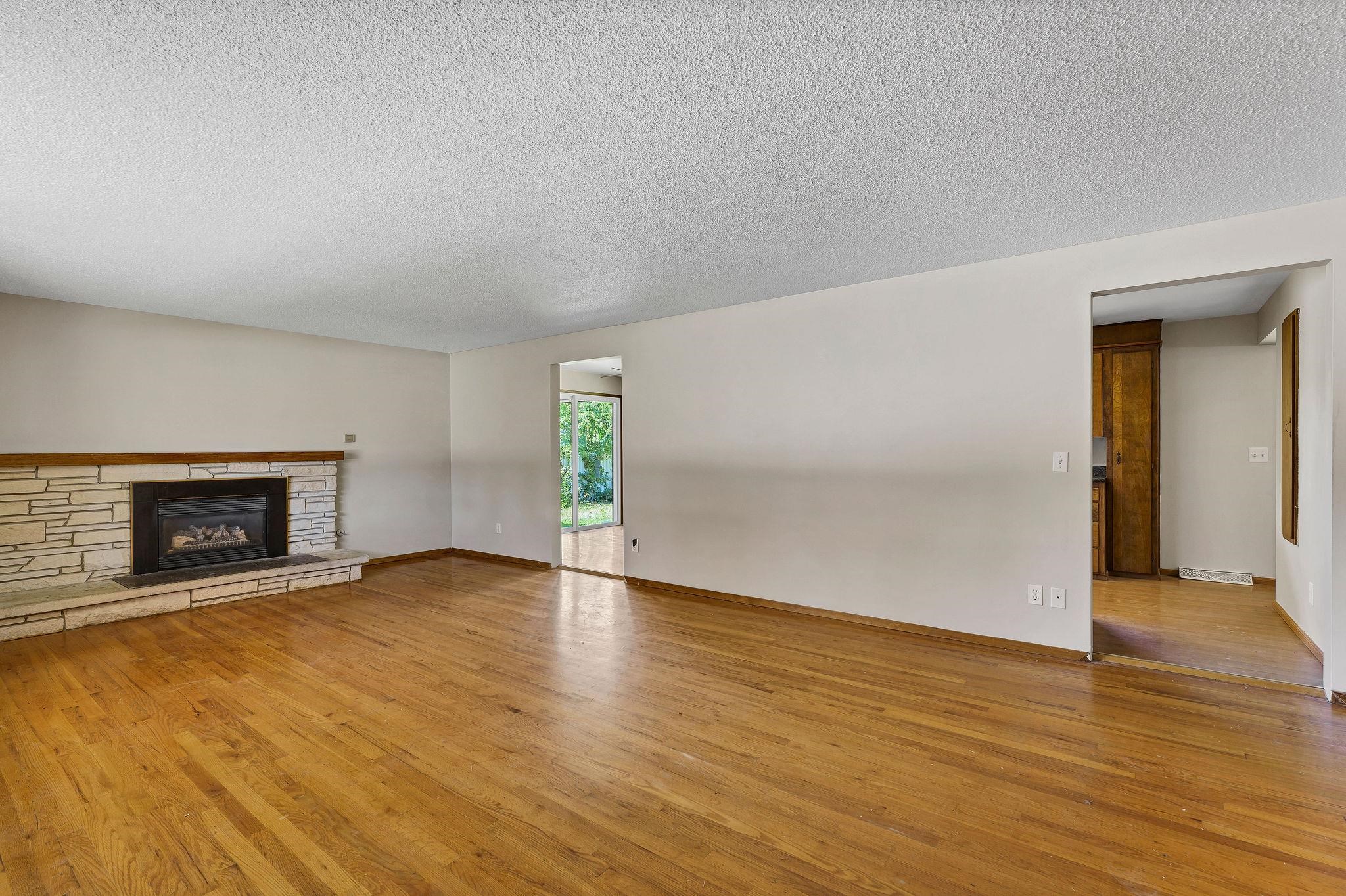 11807 E 16th Ave - Photo 3