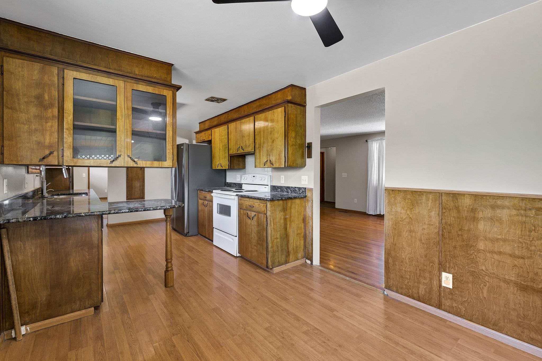 11807 E 16th Ave - Photo 7