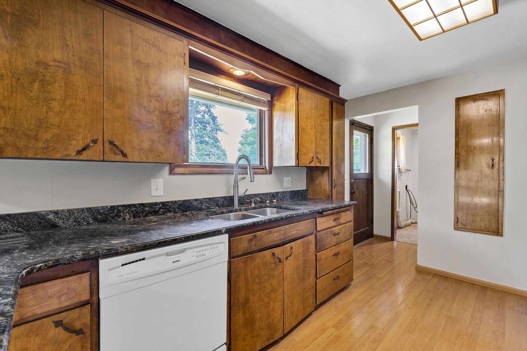 11807 E 16th Ave - Photo 8