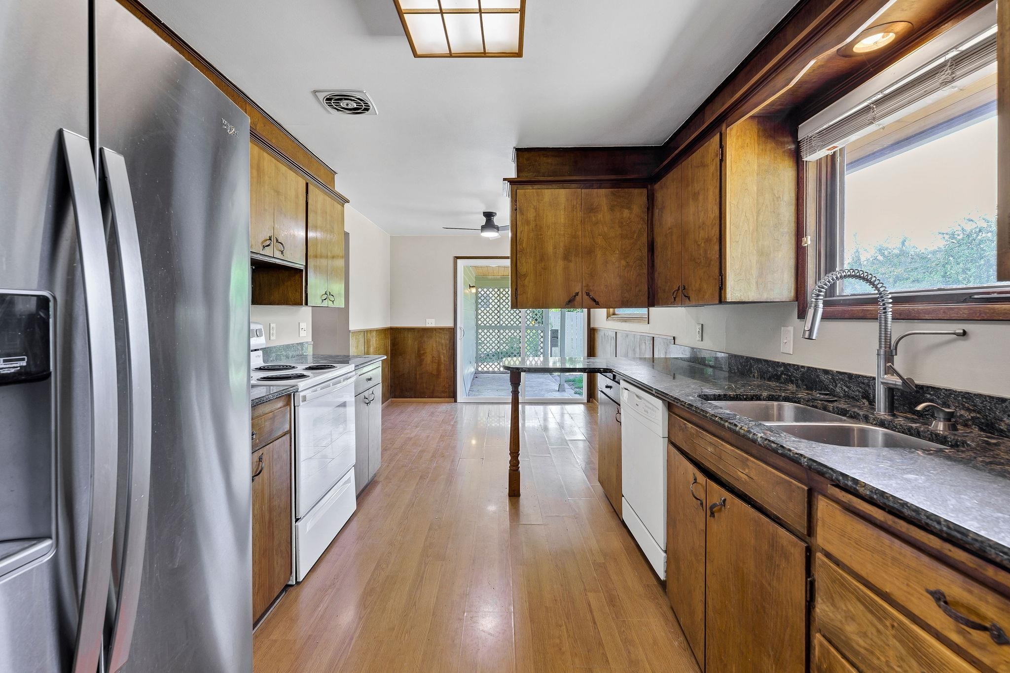 11807 E 16th Ave - Photo 9
