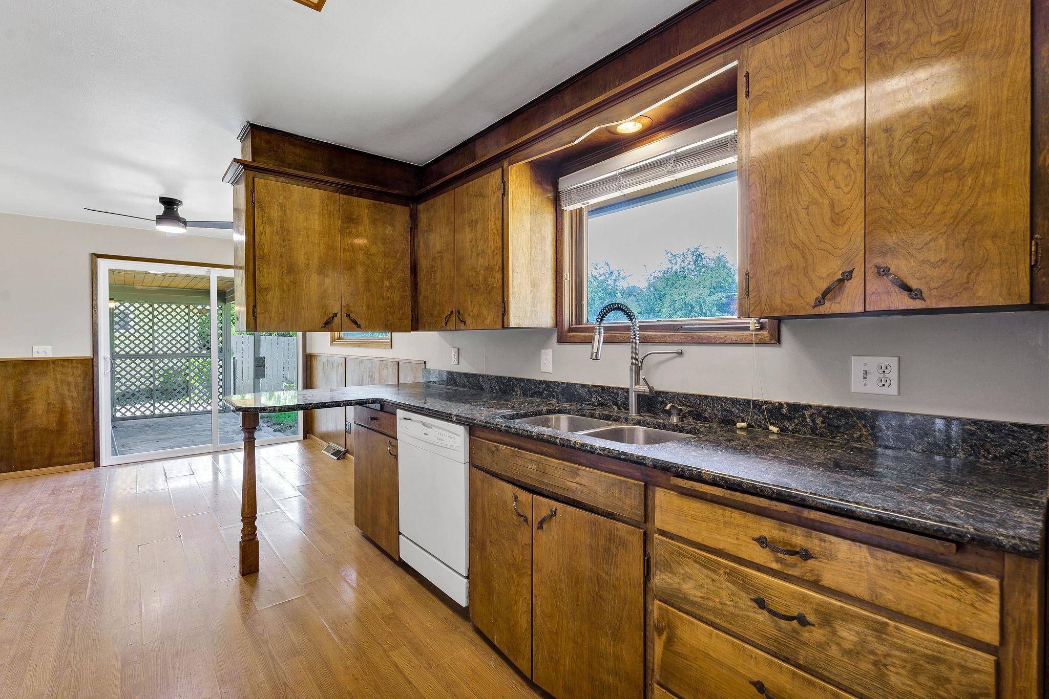 11807 E 16th Ave - Photo 10