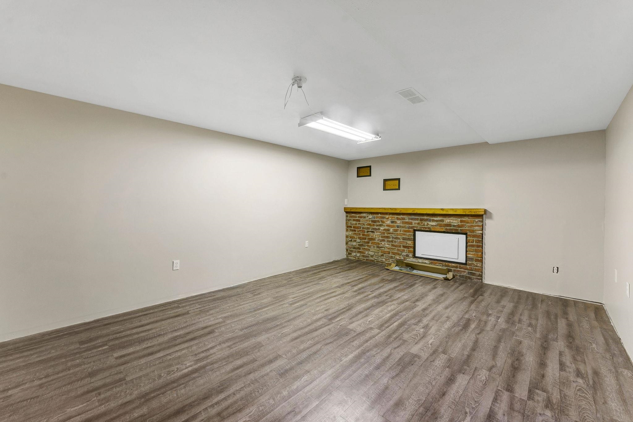 11807 E 16th Ave - Photo 29