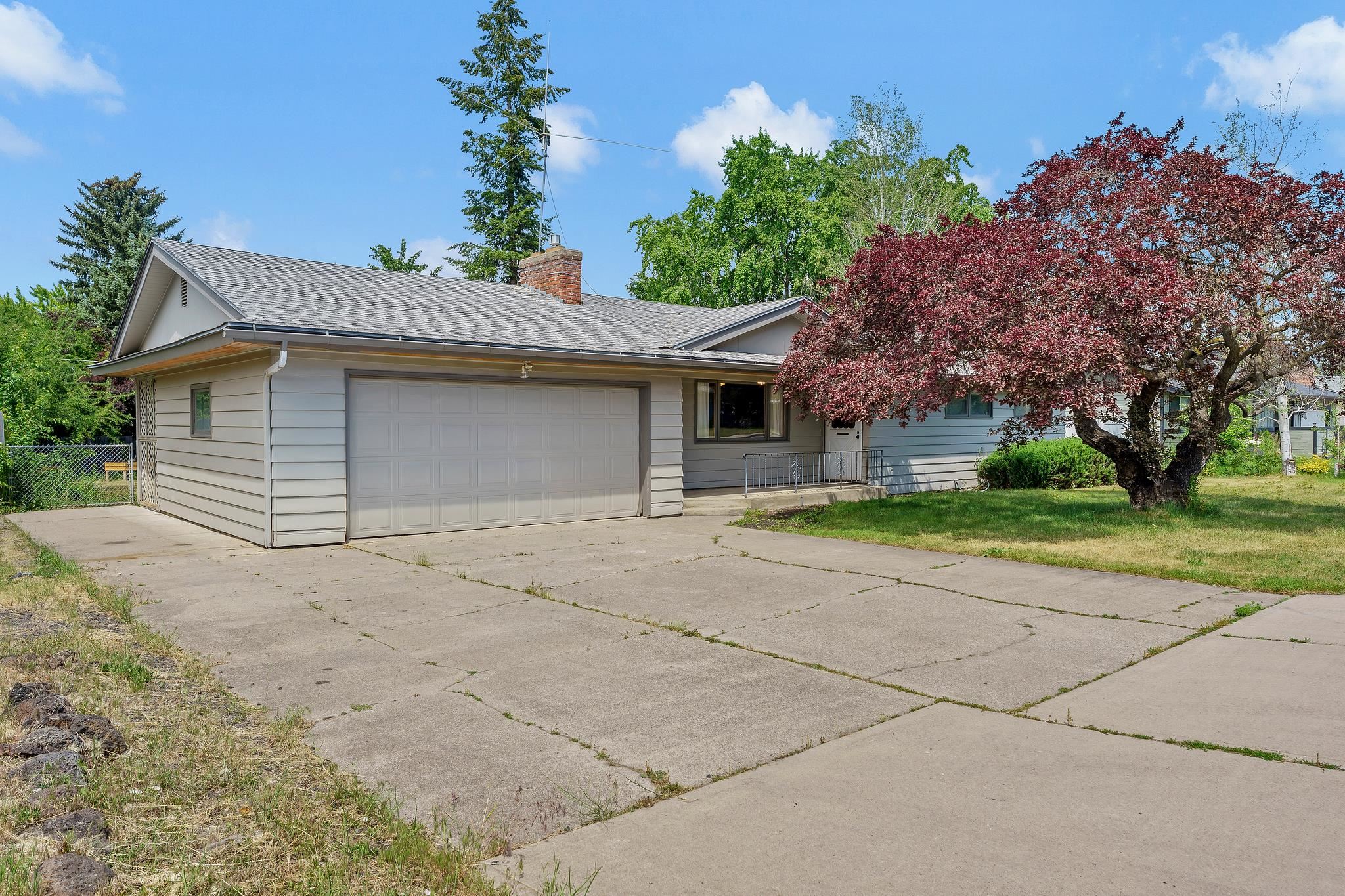 11807 E 16th Ave - Photo 2