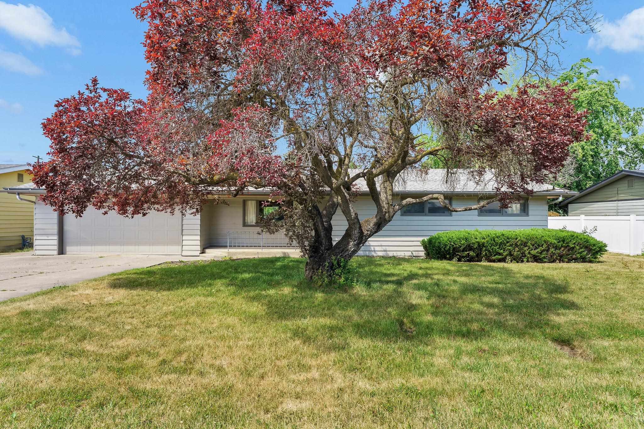 11807 E 16th Ave - Photo 1