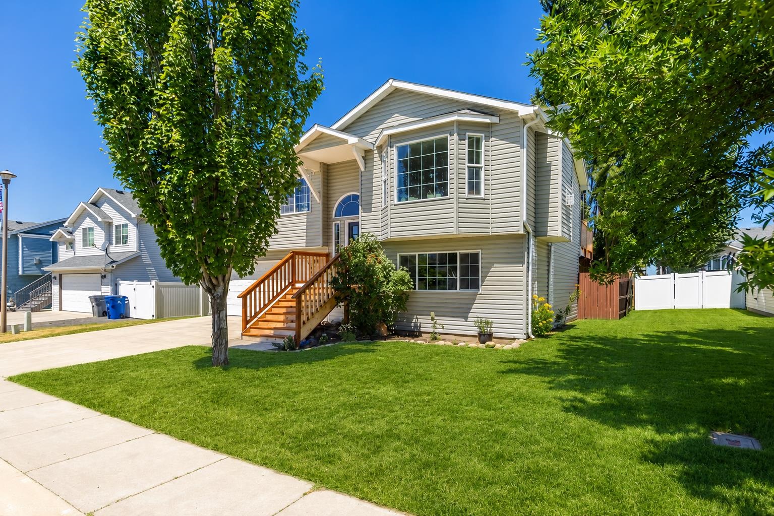 727 E Carrie Dr - Photo 4