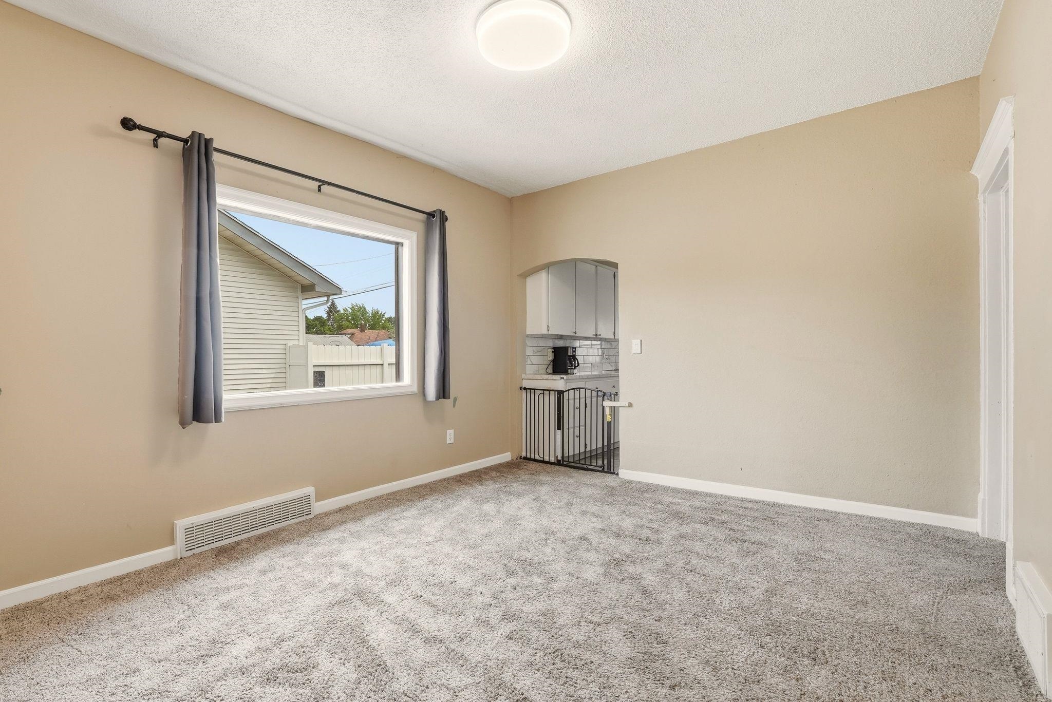221 W Carlisle St - Photo 9