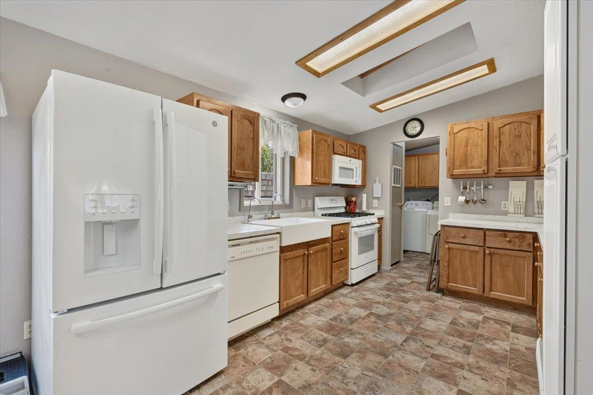 427 E 5th St - Photo 14