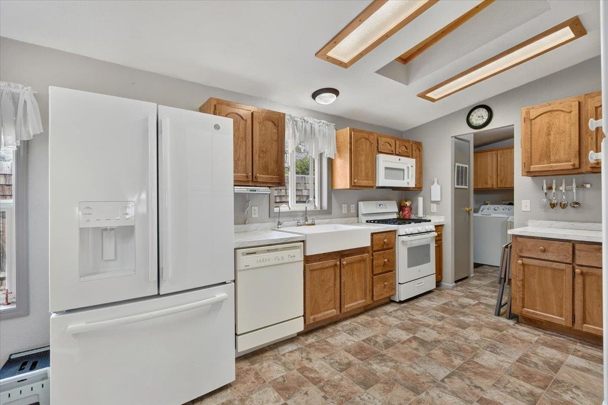 427 E 5th St - Photo 15