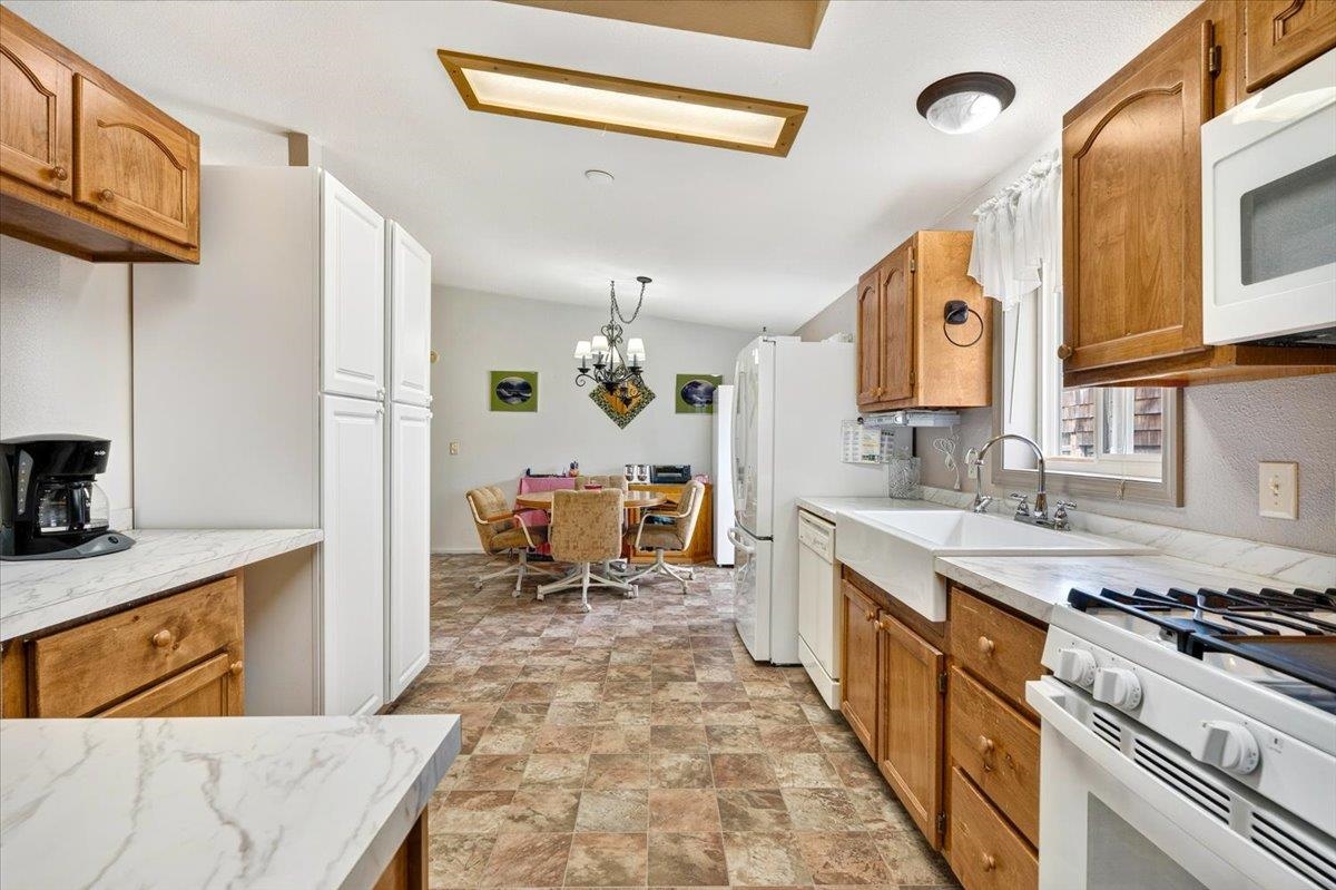 427 E 5th St - Photo 18