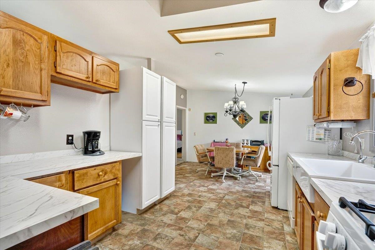 427 E 5th St - Photo 19