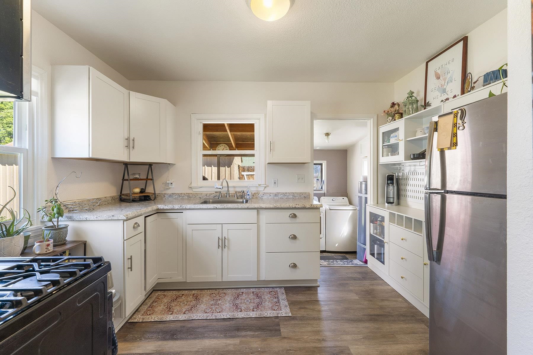 208 W Jenkins Ave - Photo 9