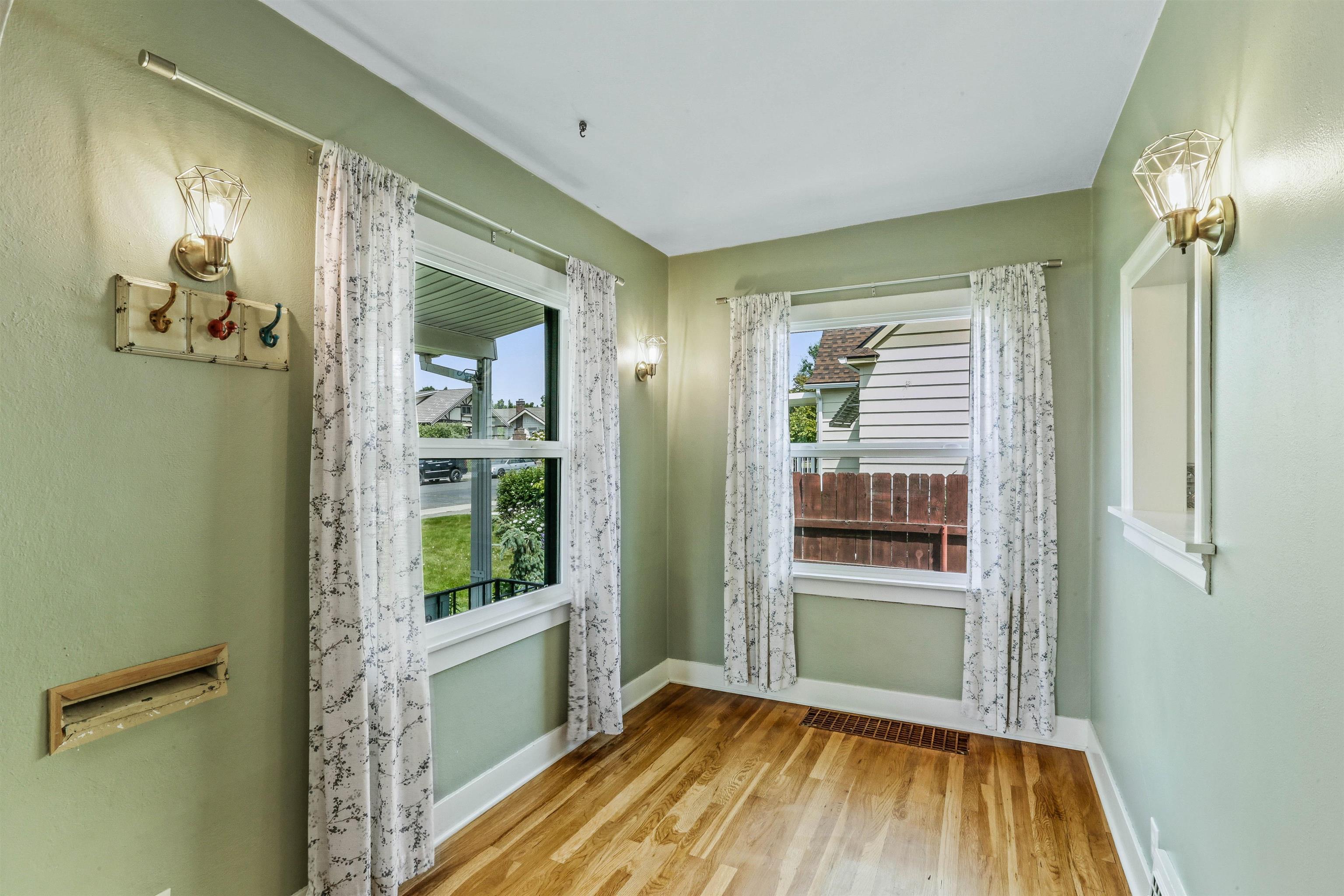 3614 N Normandie St - Photo 7