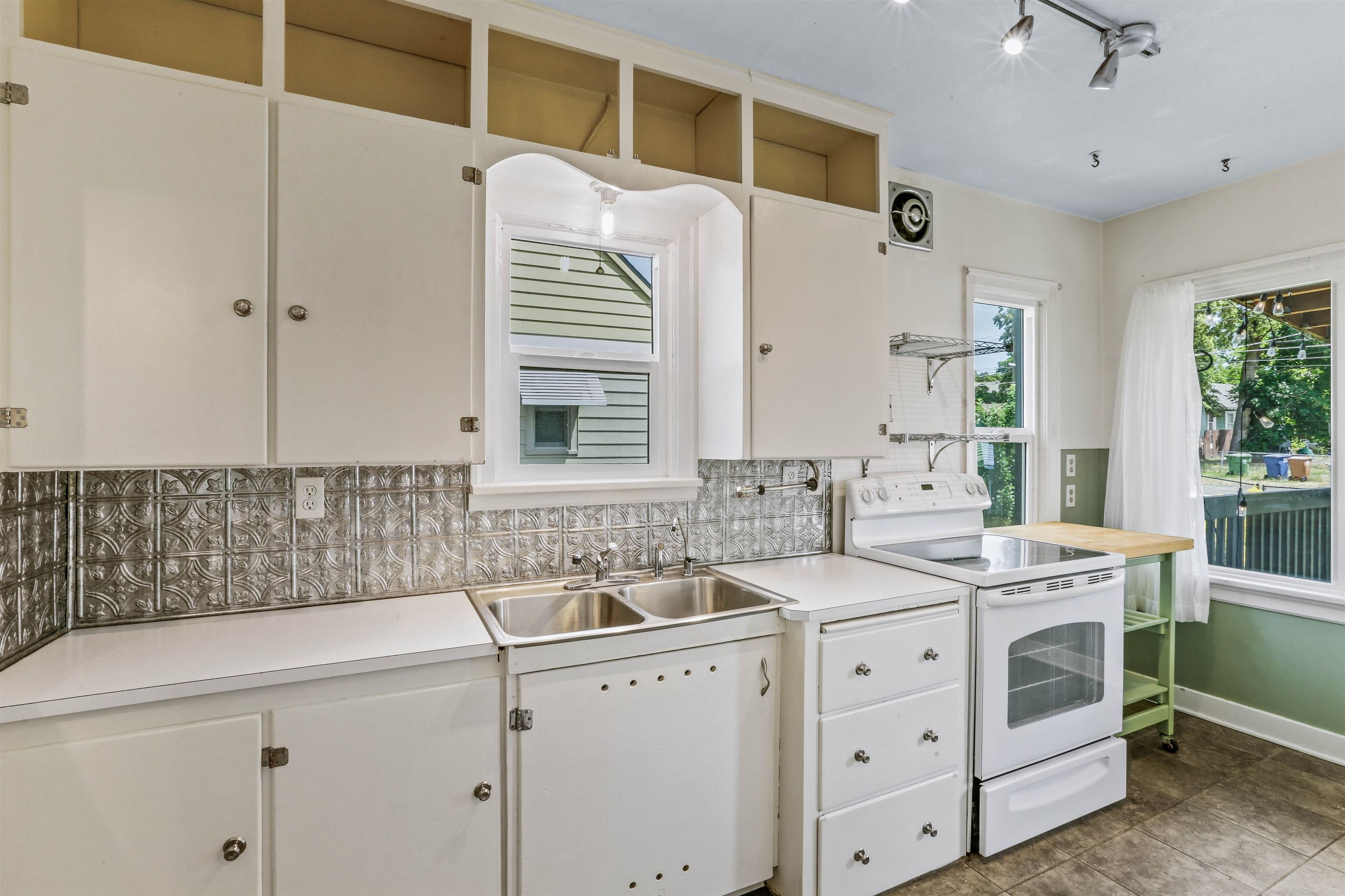 3614 N Normandie St - Photo 11