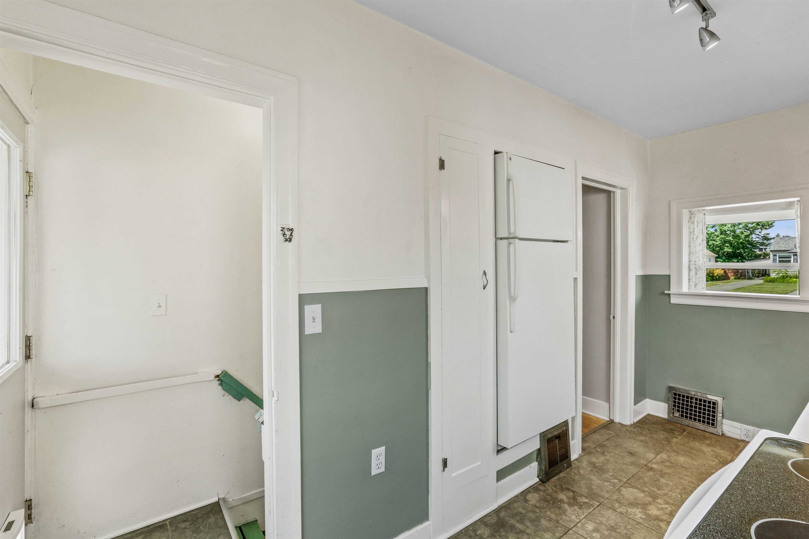 3614 N Normandie St - Photo 12