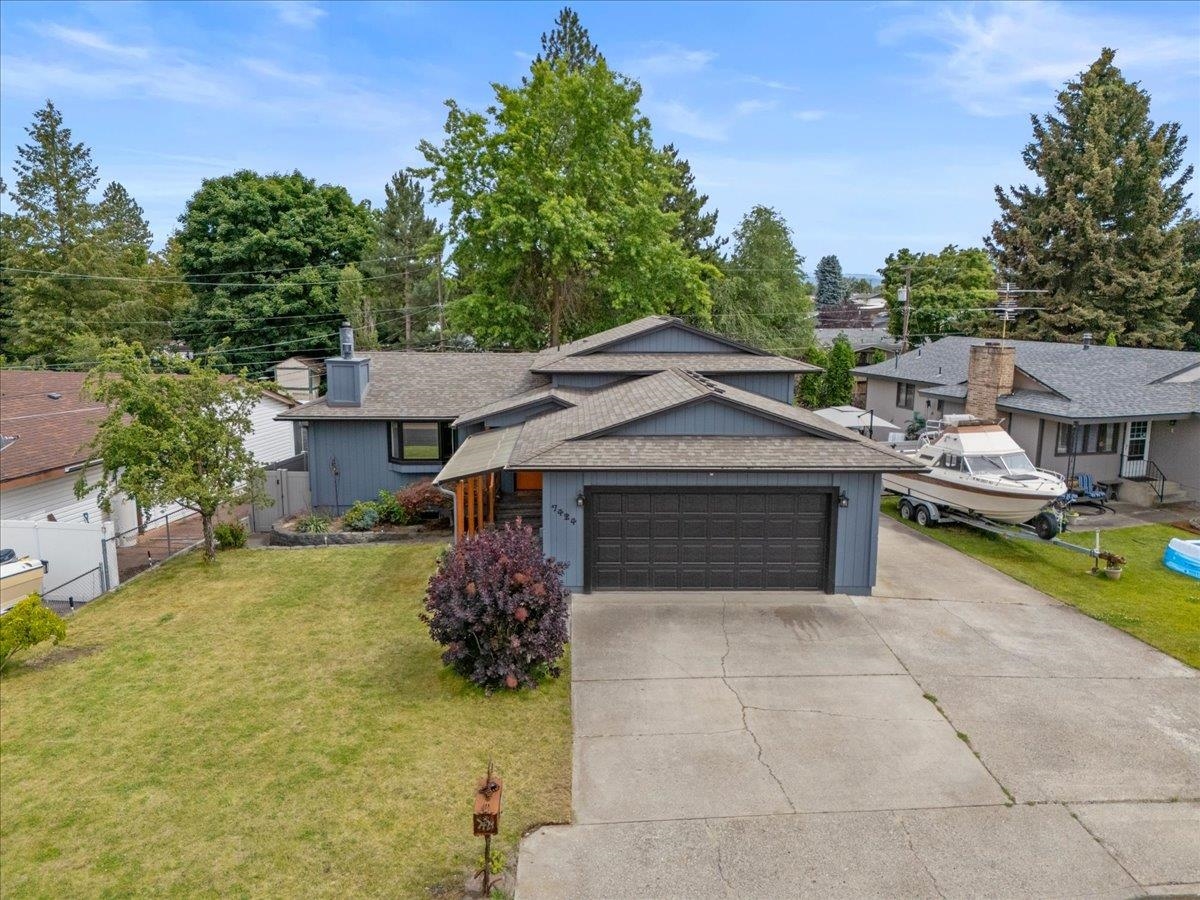 7424 N Lidgerwood St - Photo 1