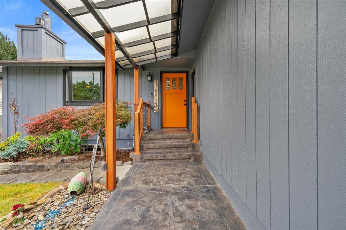 7424 N Lidgerwood St - Photo 2